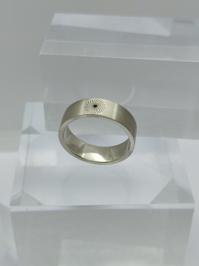 ENGRAVED RING