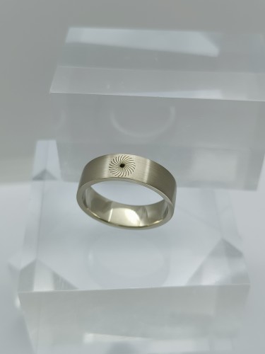 ENGRAVED RING